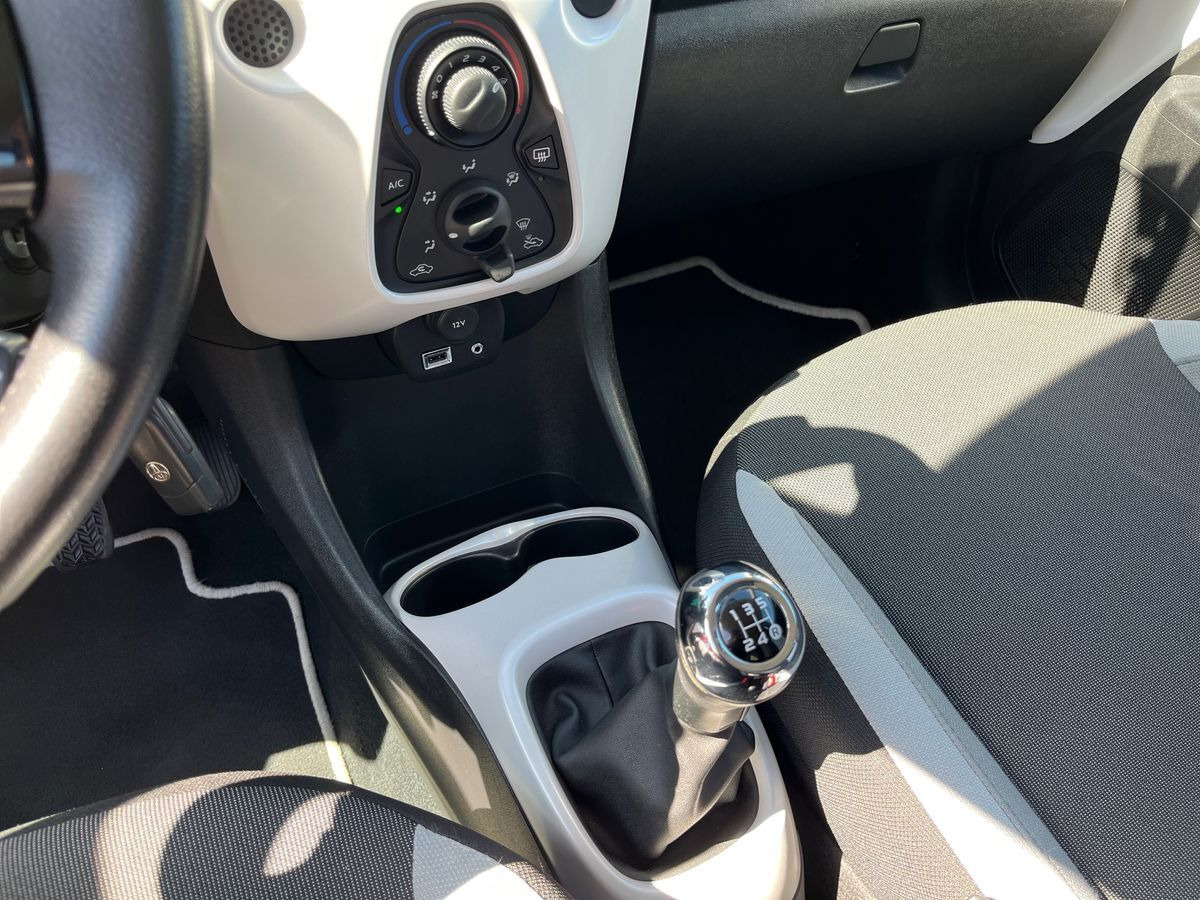 Hvid Toyota Aygo fra 2016