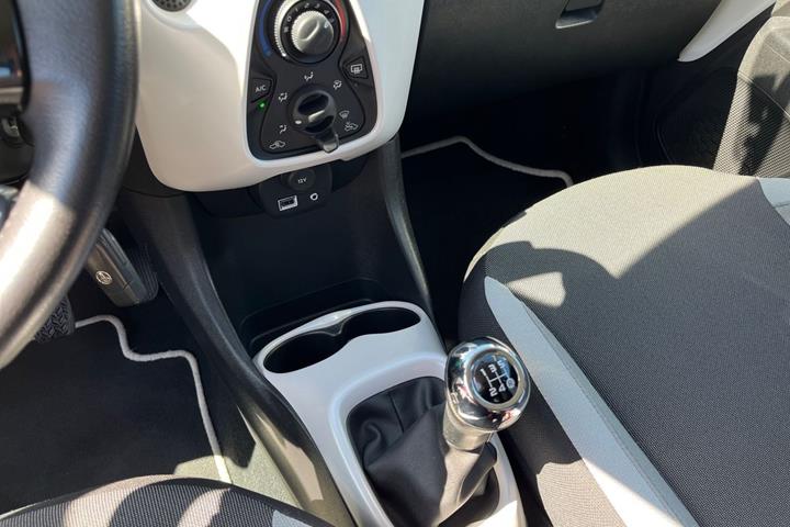Hvid Toyota Aygo fra 2016