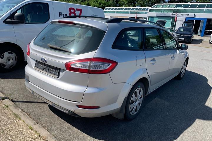 Sølv Ford Mondeo fra 2012