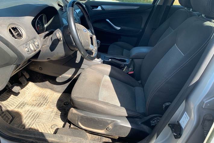Sølv Ford Mondeo fra 2012