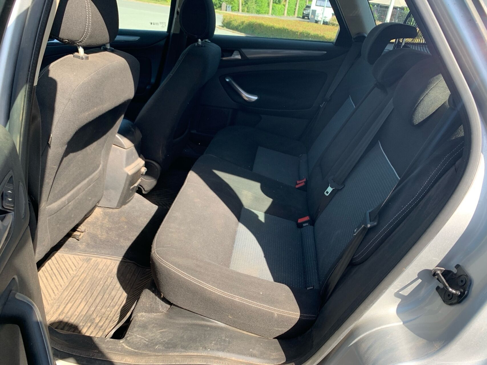 Sølv Ford Mondeo fra 2012