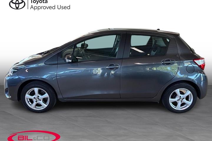 Grå Toyota Yaris fra 2018