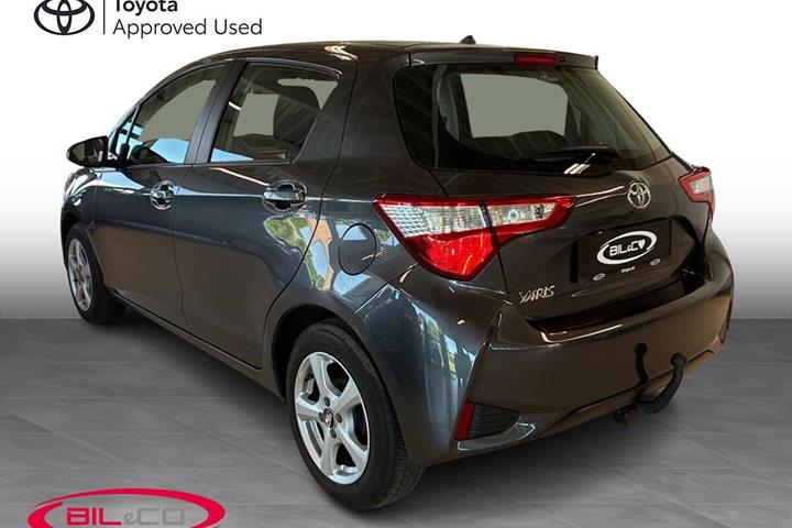 Grå Toyota Yaris fra 2018