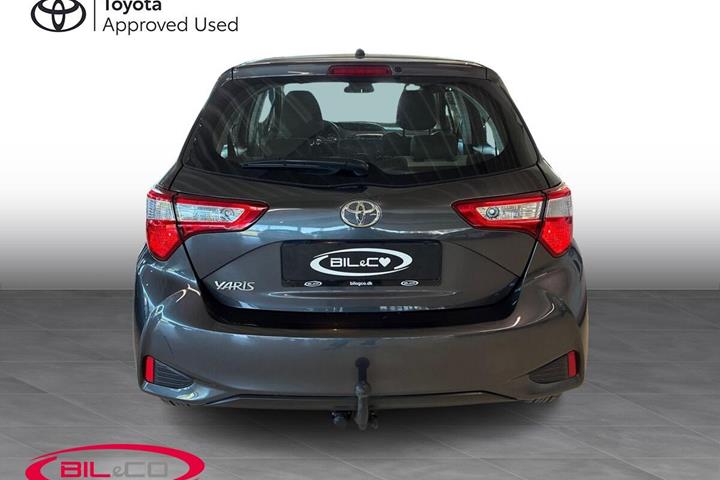 Grå Toyota Yaris fra 2018