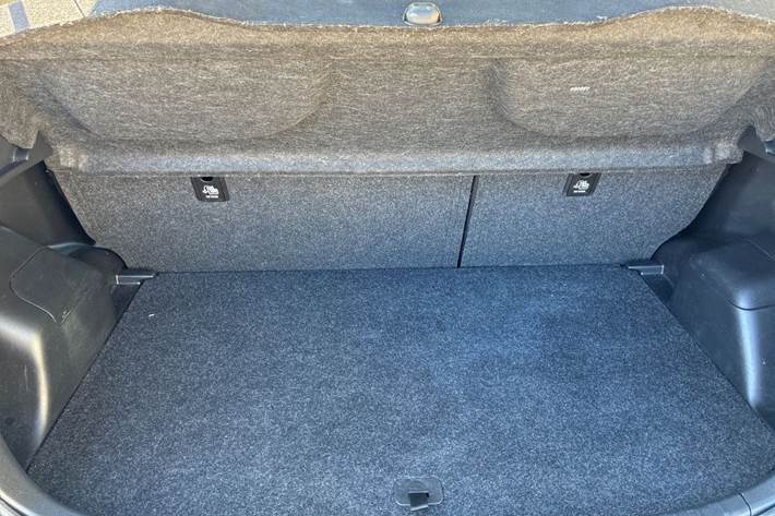 Grå Toyota Yaris fra 2018