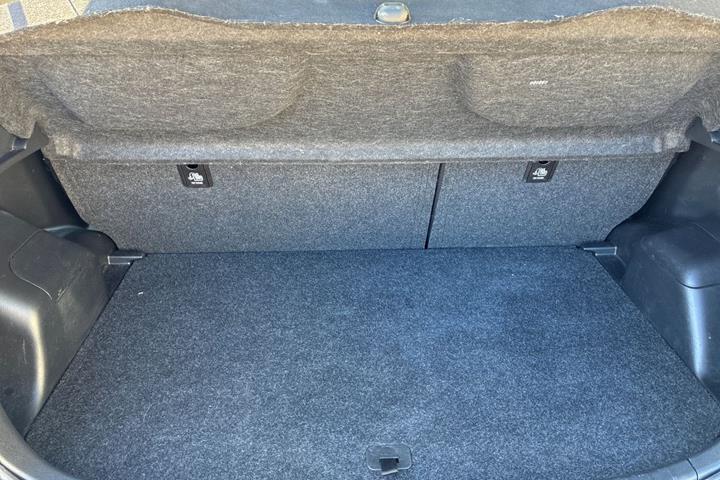Grå Toyota Yaris fra 2018