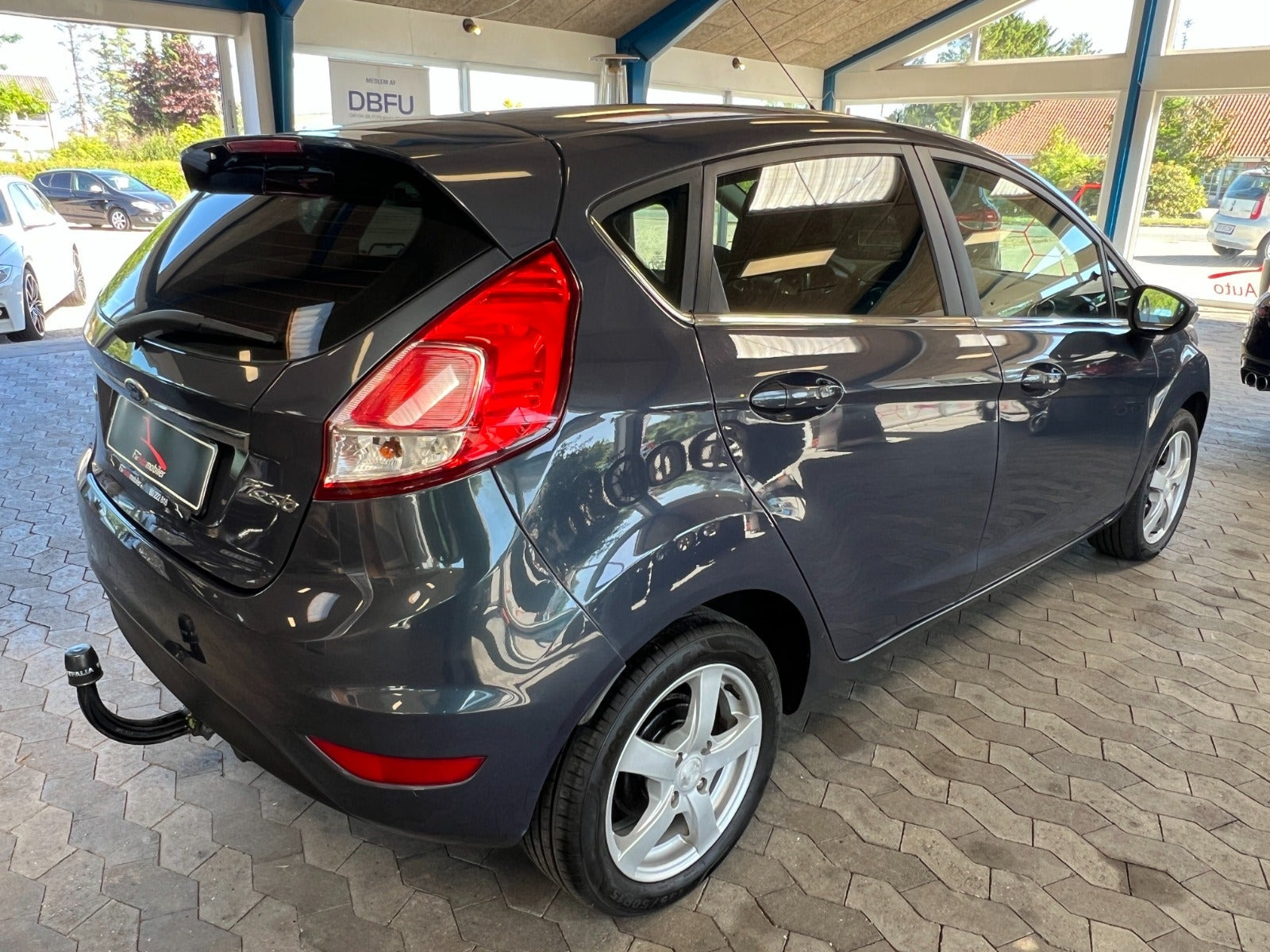 Grå Ford Fiesta fra 2013