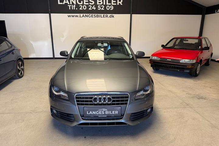 Grå Audi A4 fra 2011
