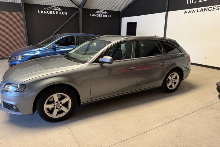 Grå Audi A4 fra 2011