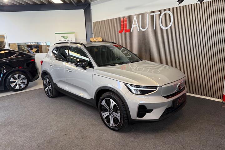 Orange Volvo XC40 fra 2023