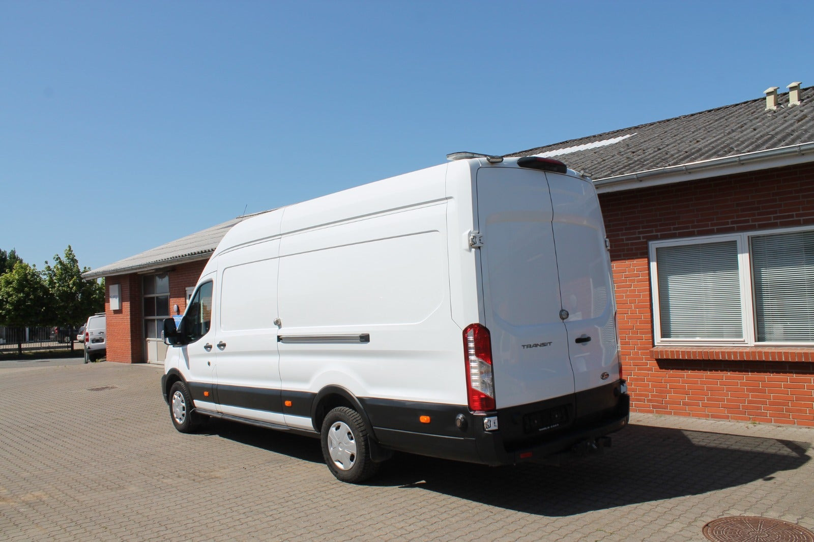 undefined Ford Transit 350 L4 Van fra 2022 set udefra