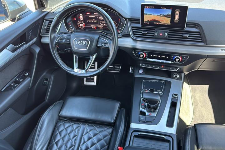 Blå Audi SQ5 fra 2017