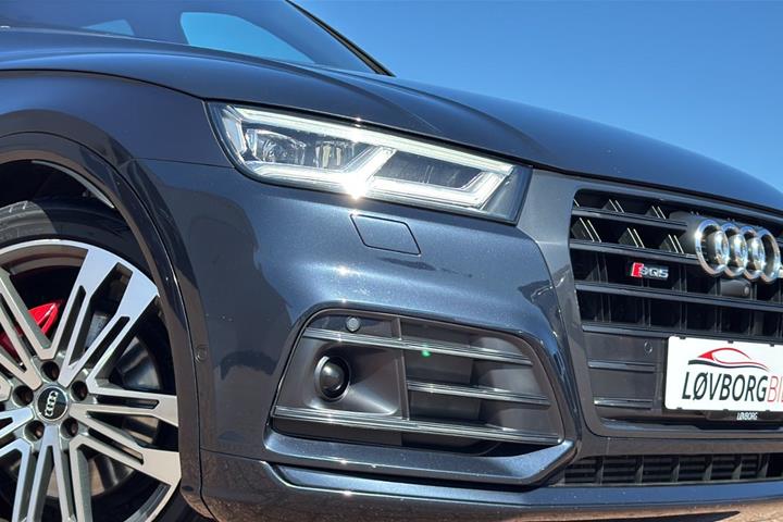 Blå Audi SQ5 fra 2017