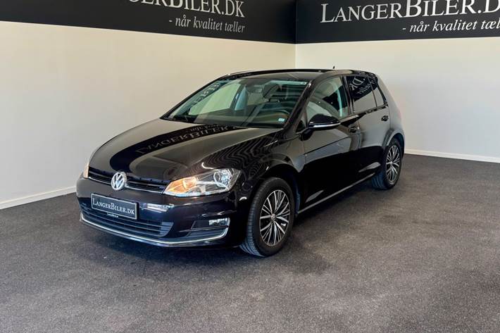 Sort VW Golf VII fra 2017 set udefra