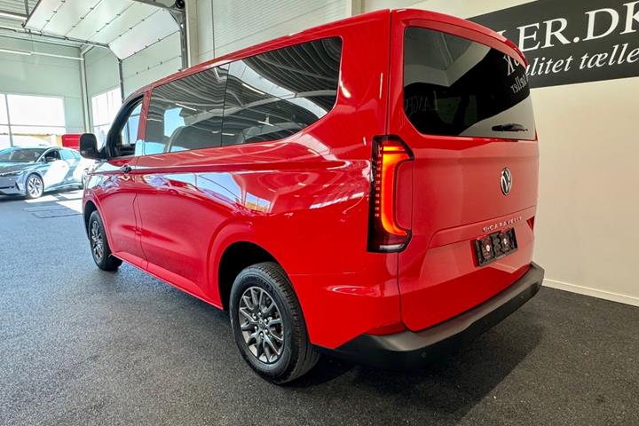 Rød VW e-Caravelle fra 2026