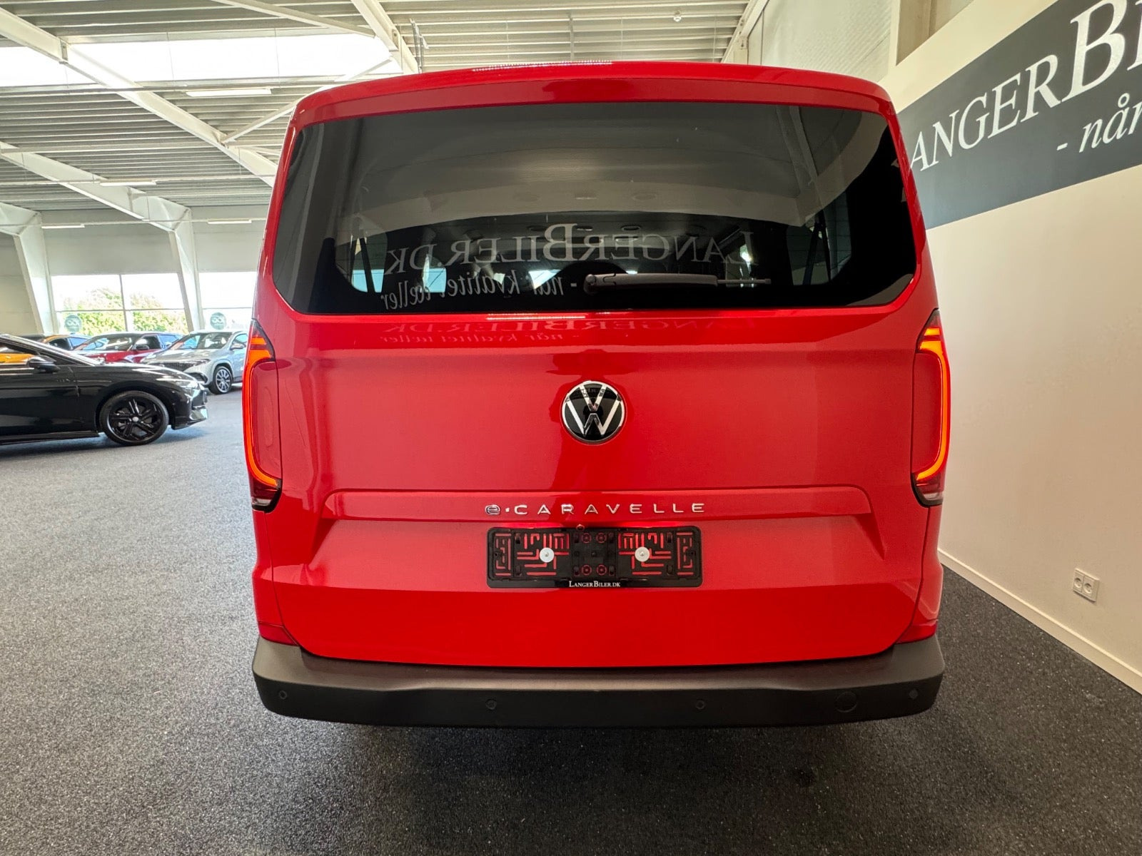 Rød VW e-Caravelle fra 2026
