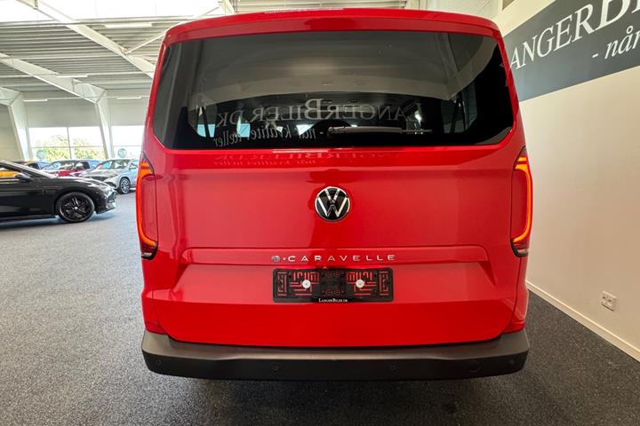 Rød VW e-Caravelle fra 2026