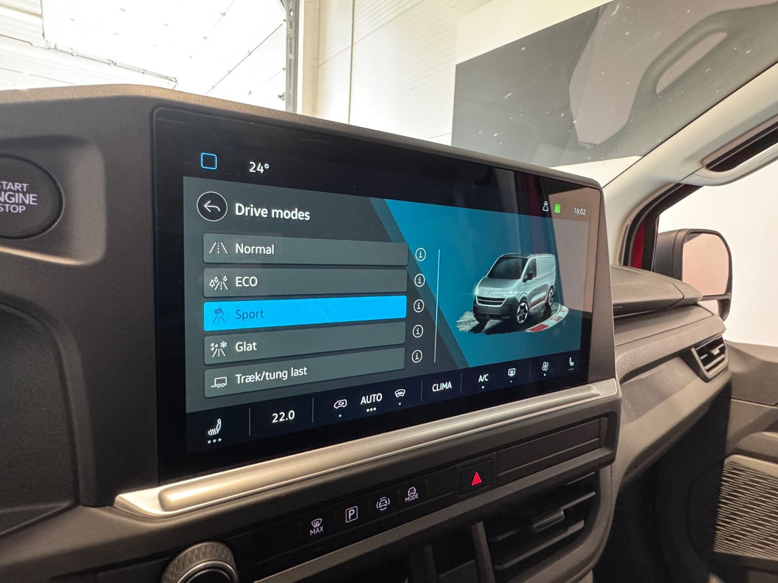 Rød VW e-Caravelle fra 2026