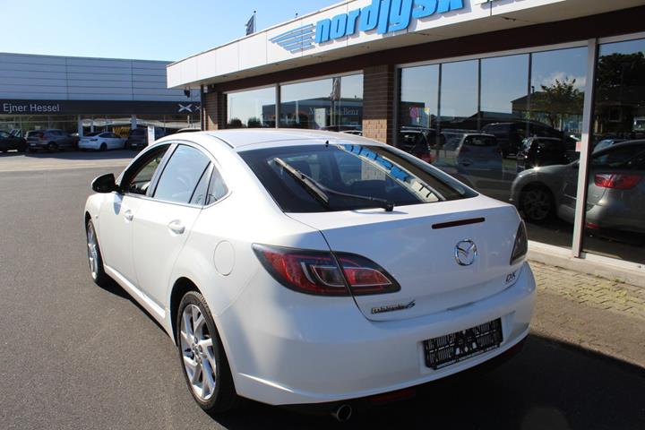 Hvid Mazda 6 fra 2008