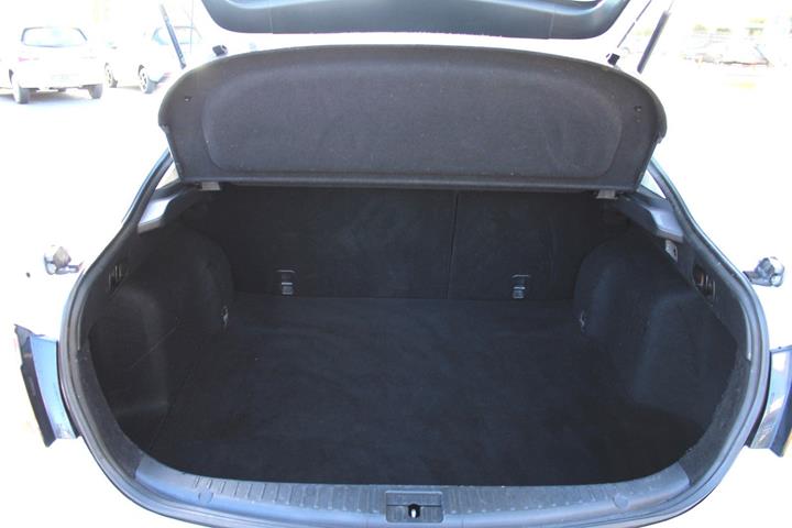 Hvid Mazda 6 fra 2008