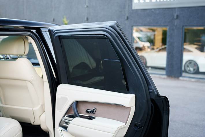 Sort Land Rover Range Rover fra 2023