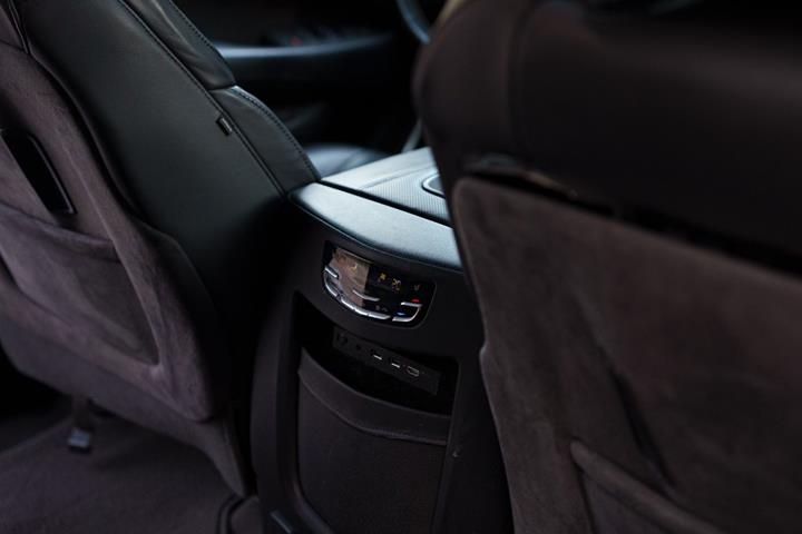 Sort Cadillac Escalade fra 2018