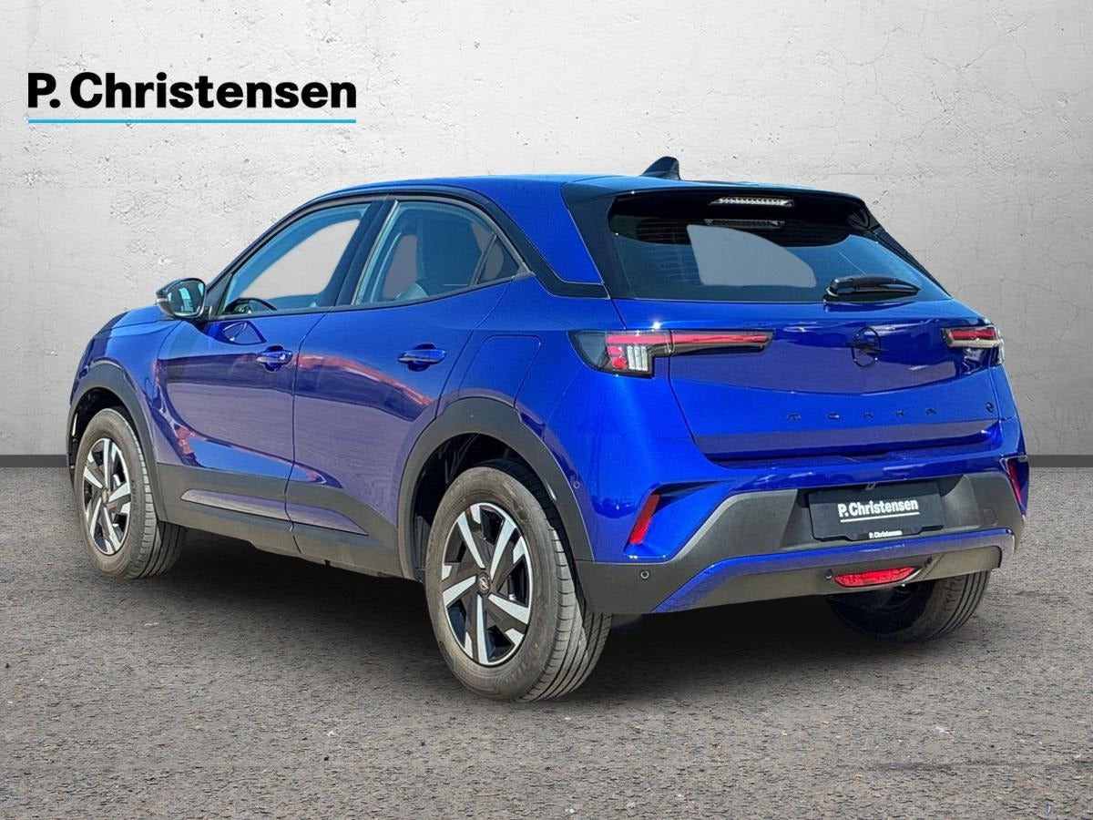 Blå Opel Mokka-e fra 2025