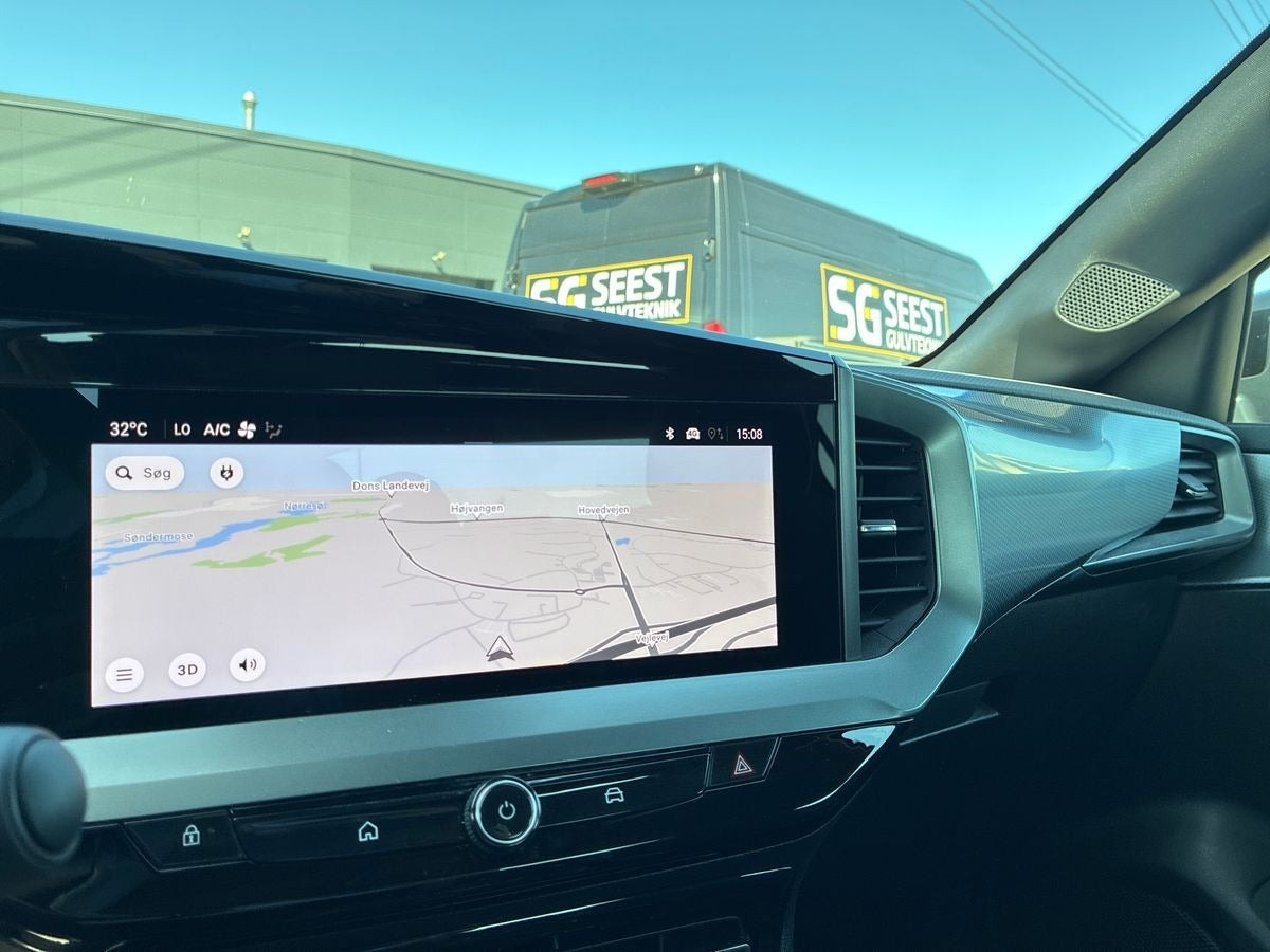 Blå Opel Mokka-e fra 2025