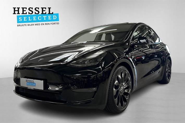 Sort Tesla Model Y fra 2022 set udefra