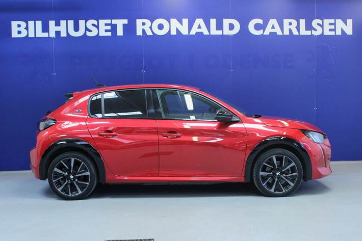 Rød Peugeot e-208 fra 2023