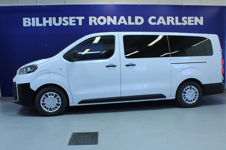 Hvid Toyota Proace Verso fra 2024