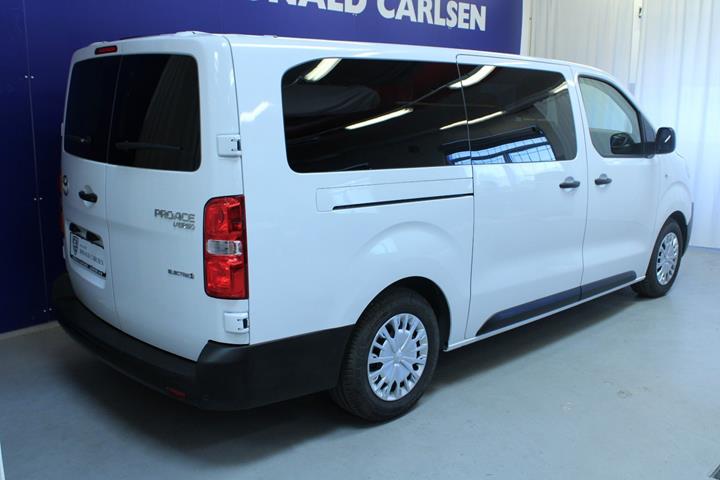 Hvid Toyota Proace Verso fra 2024