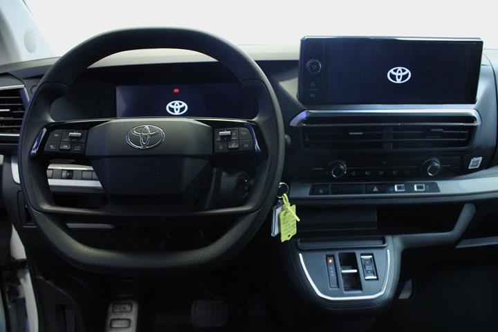 Hvid Toyota Proace Verso fra 2024