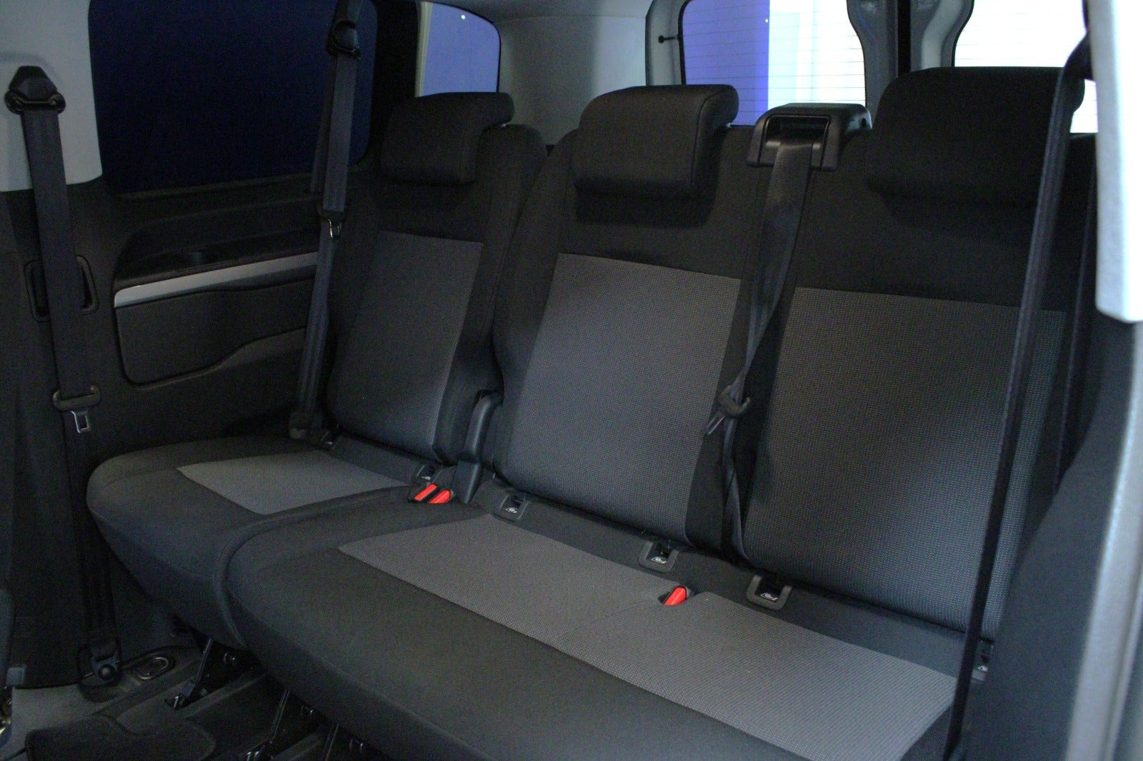 Hvid Toyota Proace Verso fra 2024