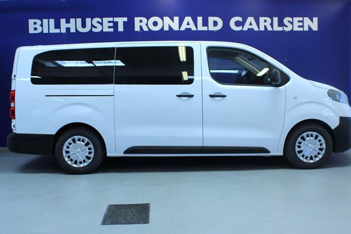 Hvid Toyota Proace Verso fra 2024