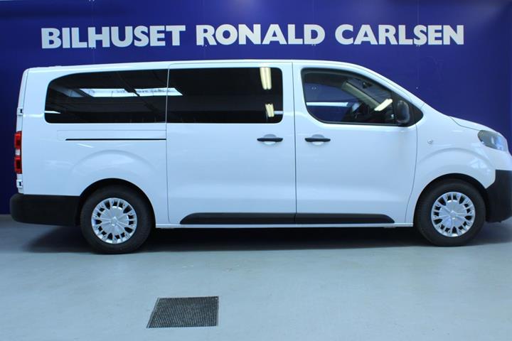 Hvid Toyota Proace Verso fra 2024