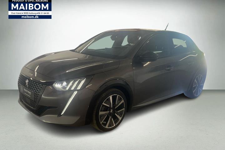 Sølv Peugeot 208 fra 2020 set udefra