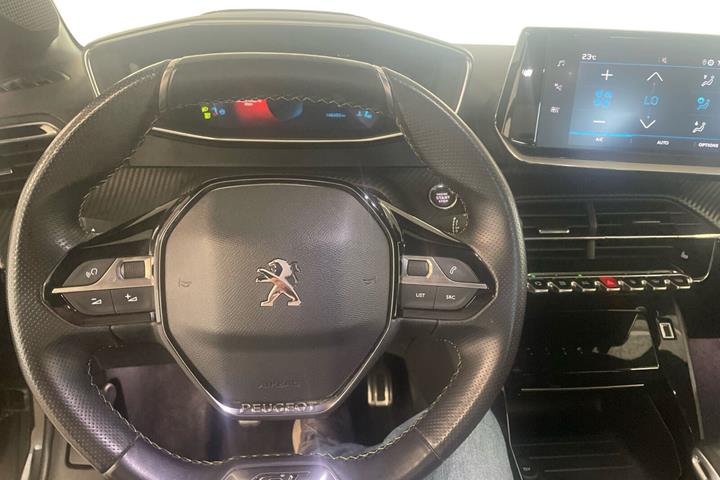 Sølv Peugeot 208 fra 2020