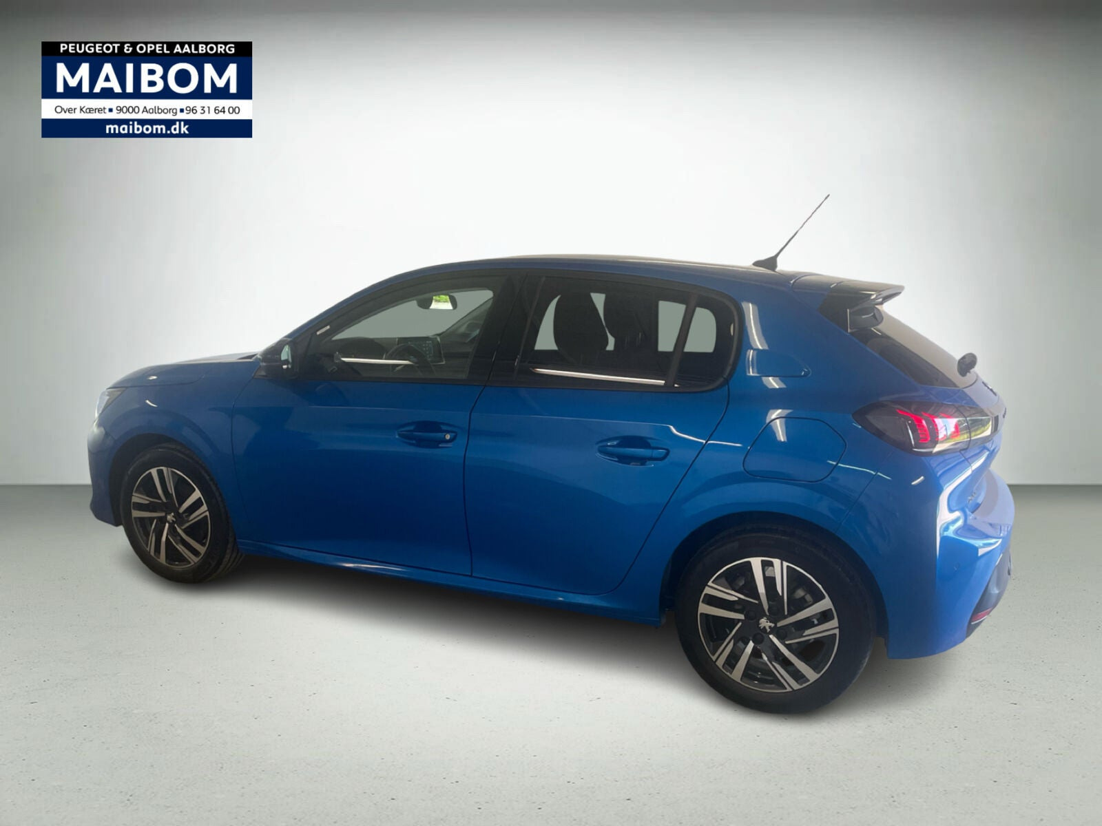 Blå Peugeot 208 fra 2022