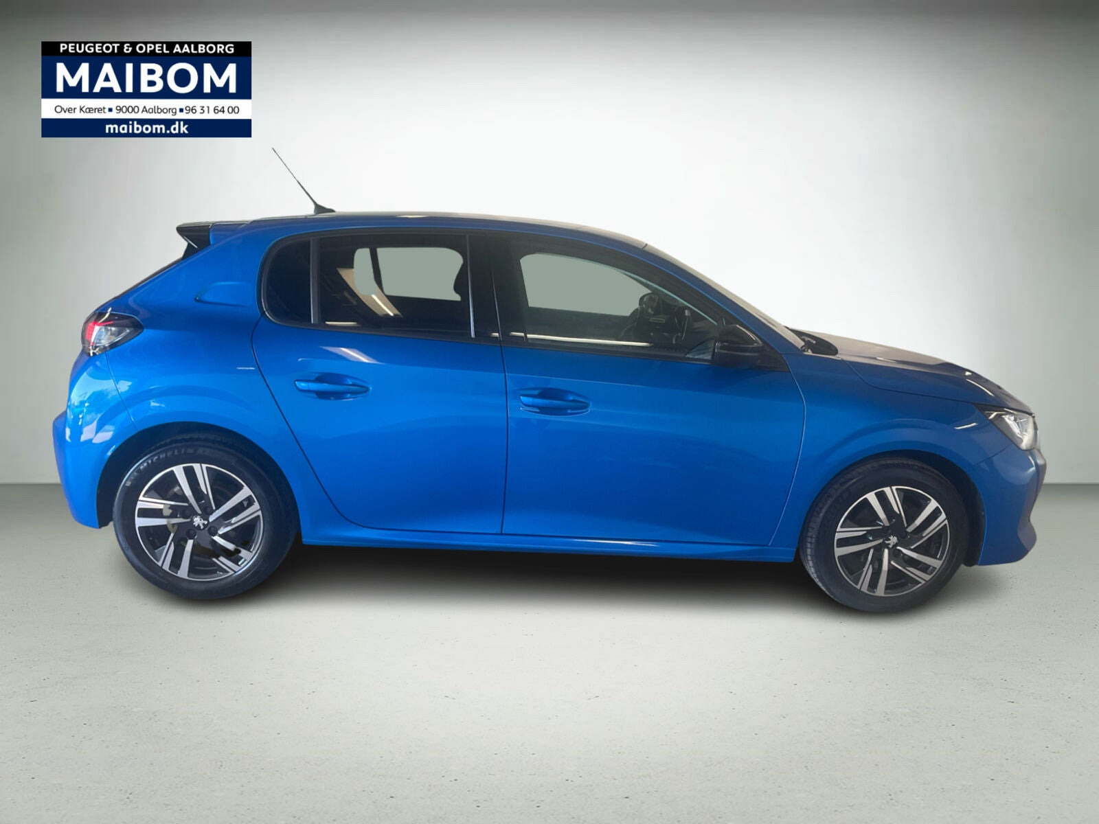 Blå Peugeot 208 fra 2022