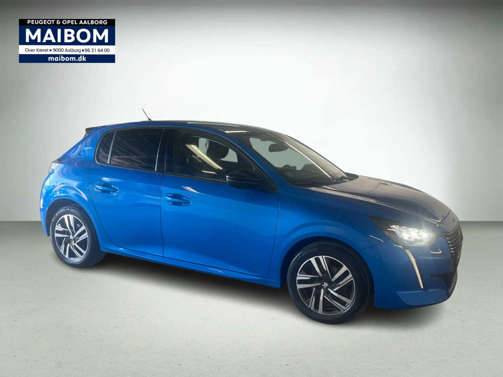 Blå Peugeot 208 fra 2022