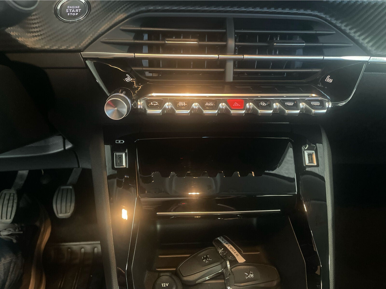 Blå Peugeot 208 fra 2022