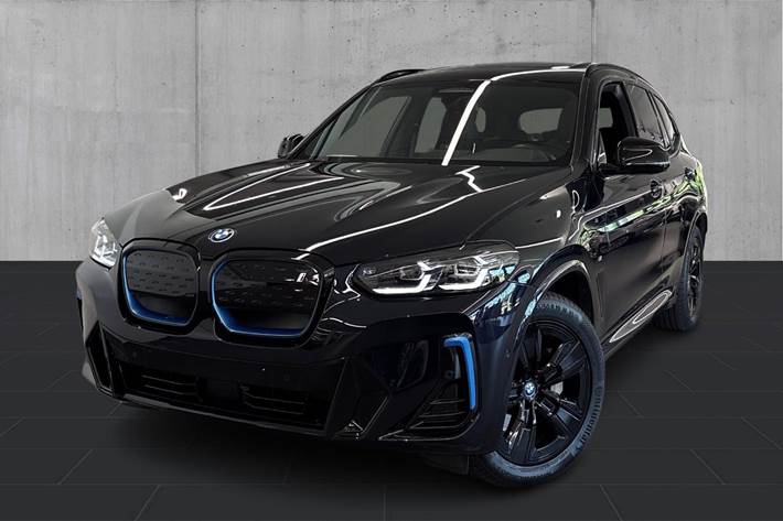 Sort BMW iX3 fra 2024 set udefra