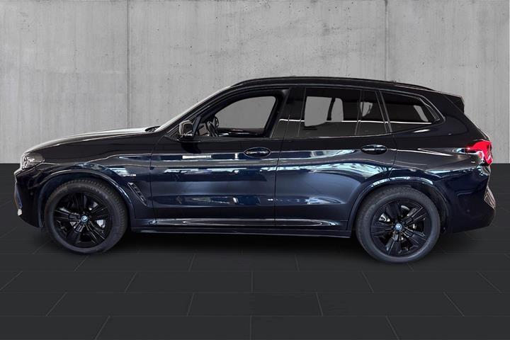 Sort BMW iX3 fra 2024