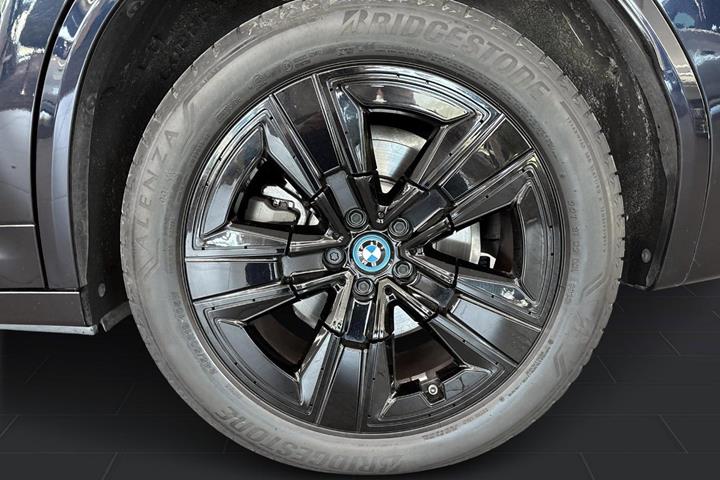 Sort BMW iX3 fra 2024