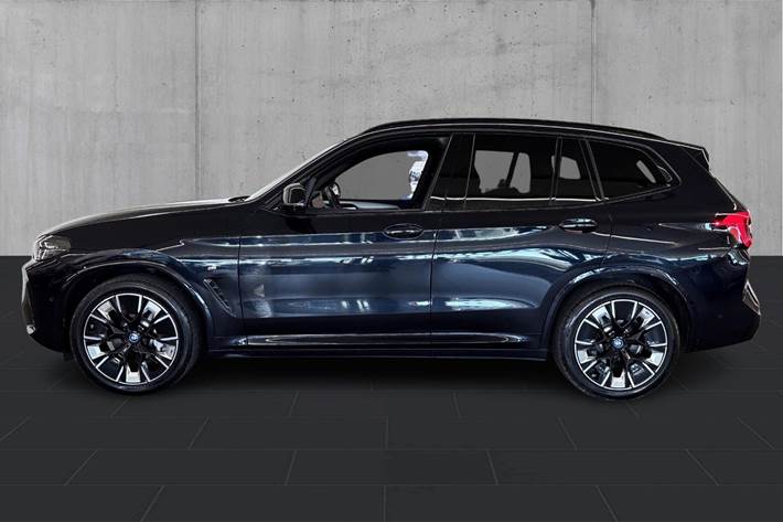 Sort BMW iX3 fra 2024