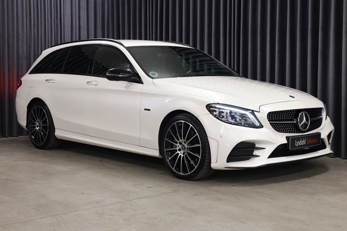 Hvid Mercedes C300 de fra 2020