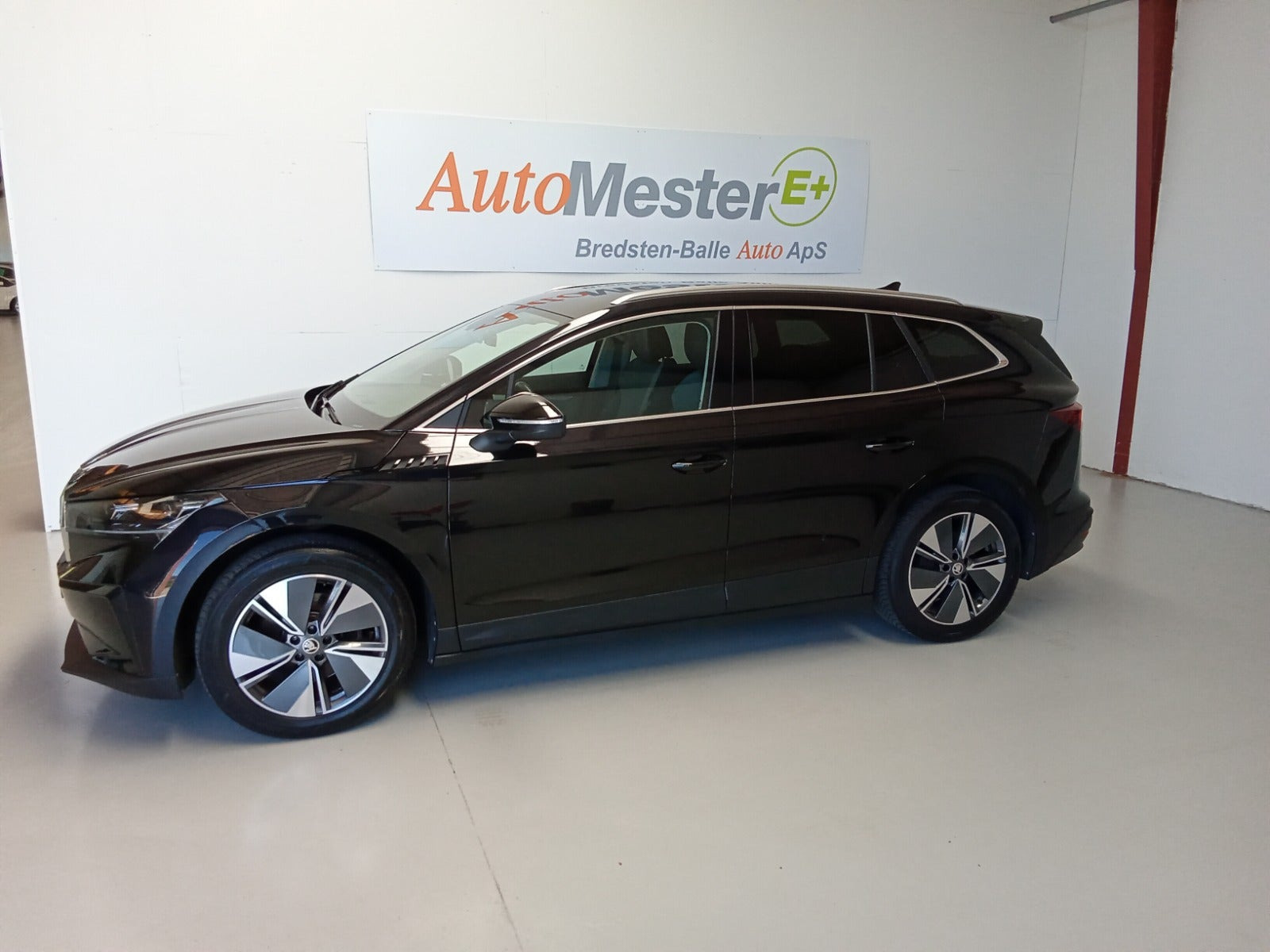 Sort Skoda Enyaq fra 2023