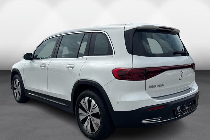 Hvid Mercedes EQB250+ fra 2025