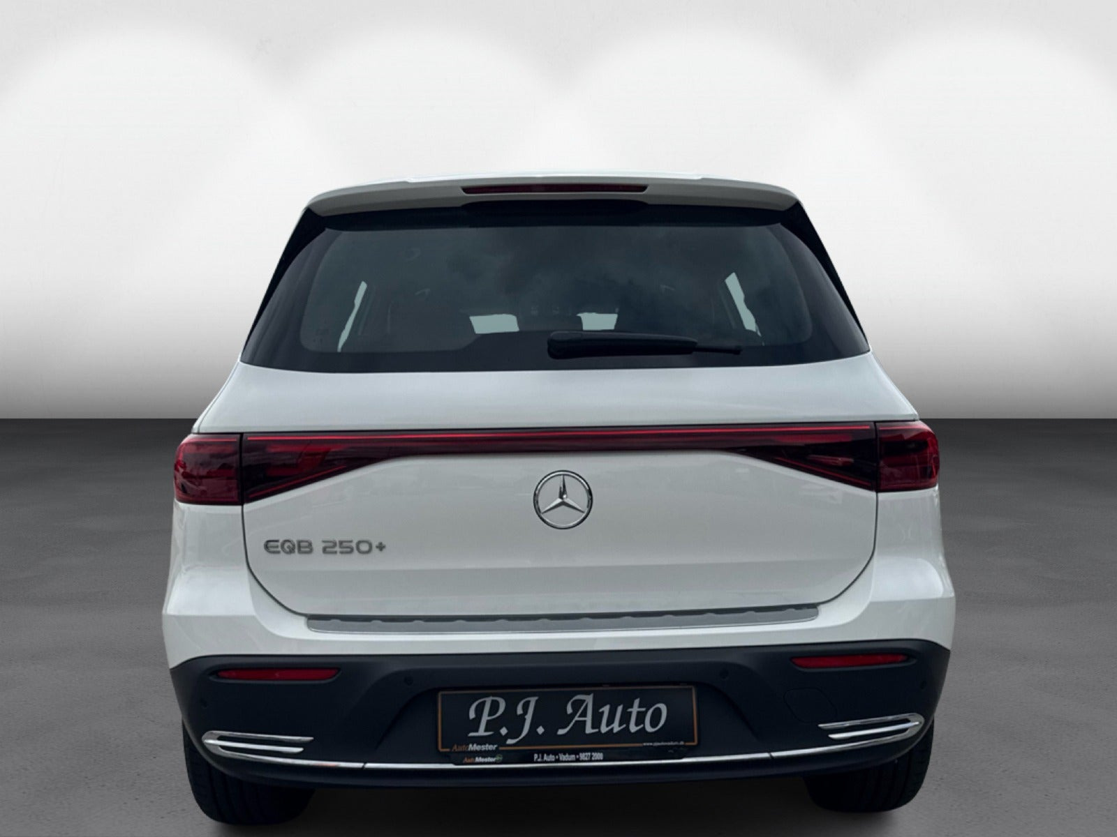 Hvid Mercedes EQB250+ fra 2025
